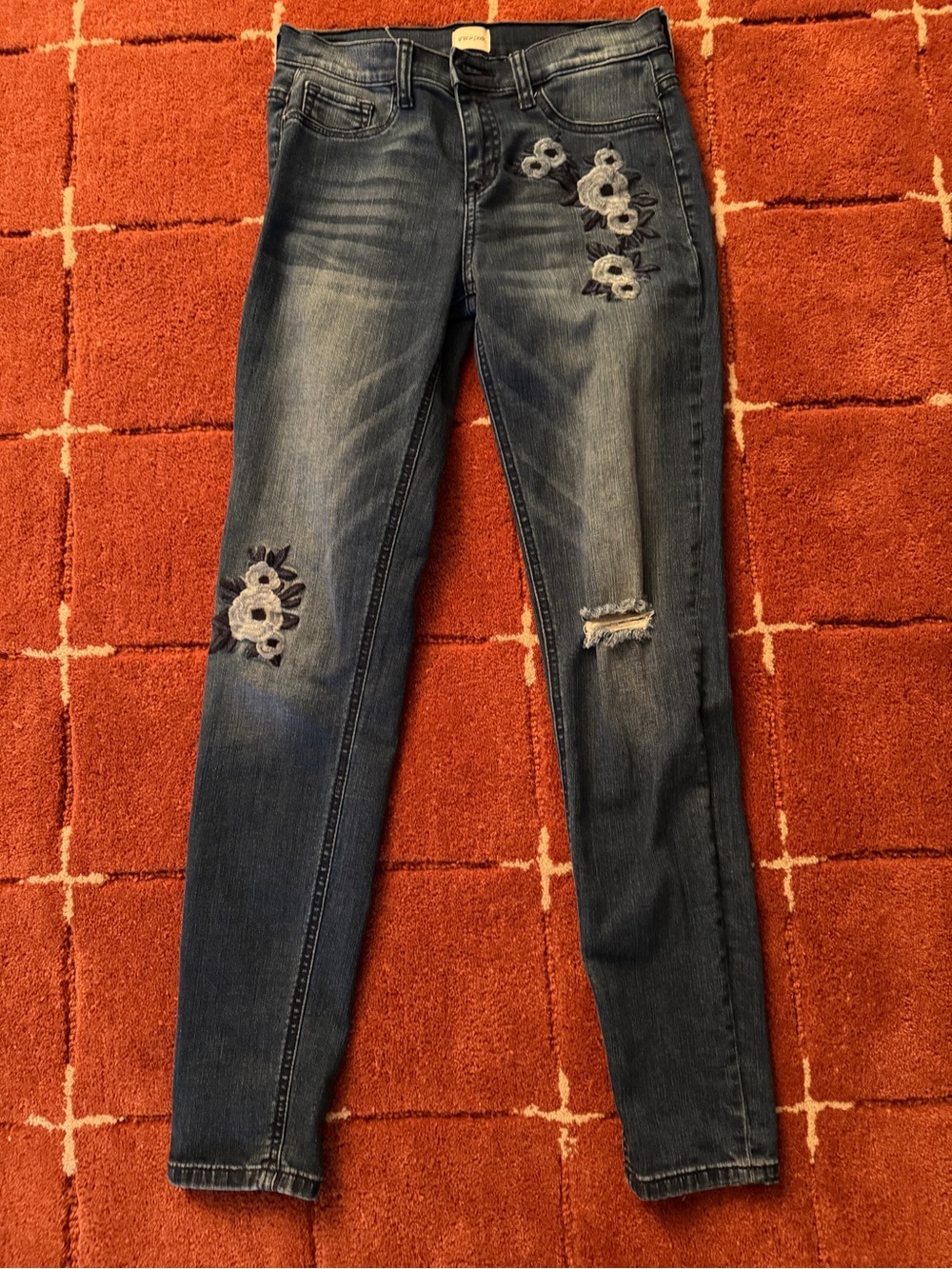 Women’s Dark Wash Embroidered Skinny Jeans Purchased from ModCloth Junior Size 5